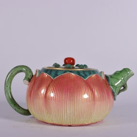 A Qianlong enamel lotus leaf painted gold pot from the Qing Dynasty
