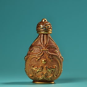 One piece of copper high-relief chisel gilt double dragon snuff bottle