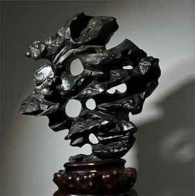 A piece of Qing Dynasty Taihu Stone Ligong