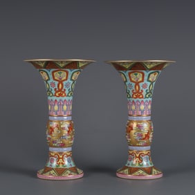 A pair of Qing Dynasty gold pastel Yunfu pattern flower goose
