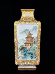 A piece of Qing Dynasty gold ground entwined with lotus pattern edge heavy industry landscape