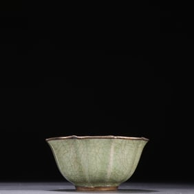 A piece of the Qing Dynasty Longquan kiln wrapped gold sunflower cup
