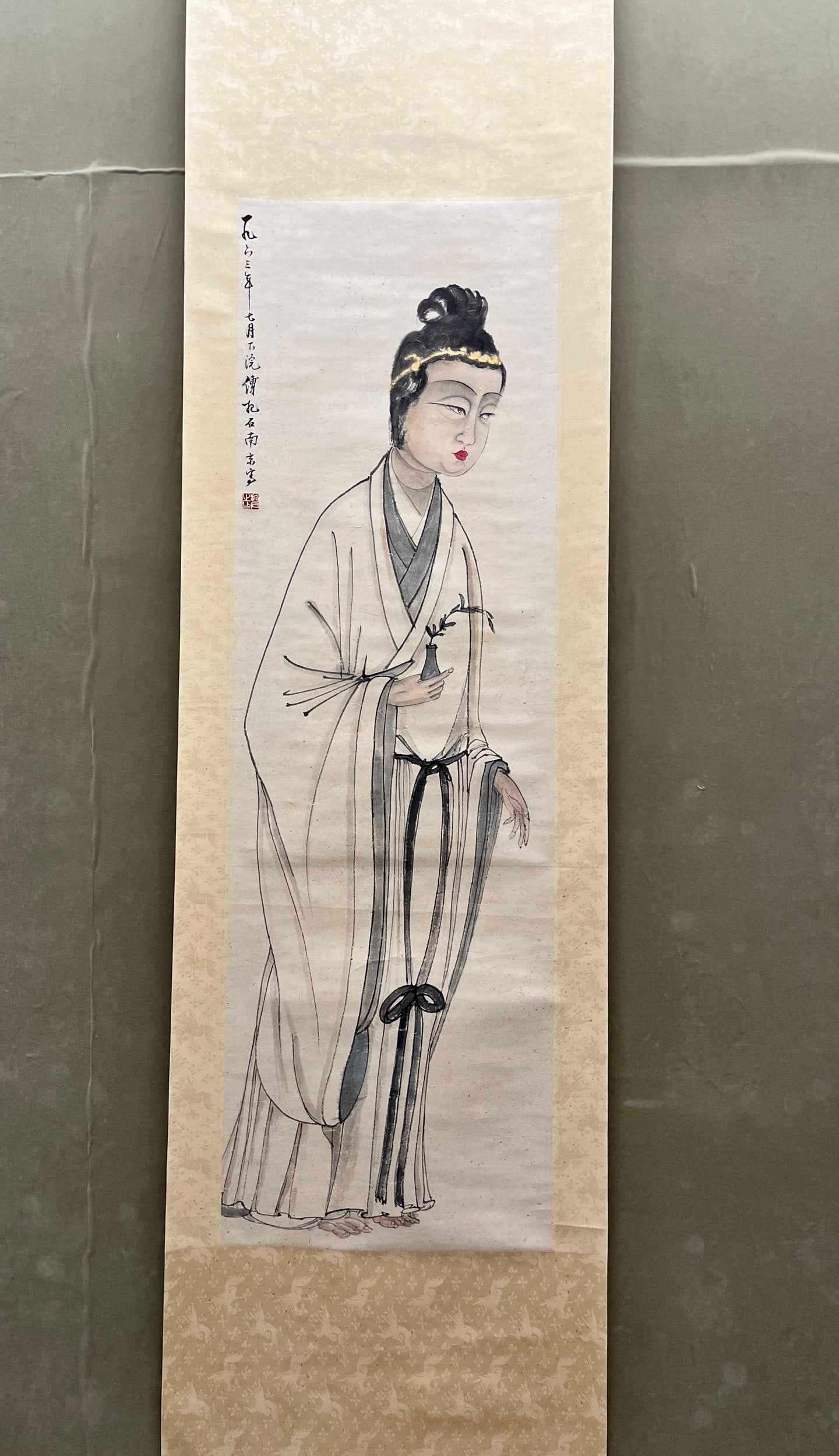 A figure painting of Fu Baoshi: A figure painting of Fu Baoshi Size:130X40cm (The Dimensions Of All Batches Are Manually Measured.If You Need More Detailed Information, Please Contact Our Customer Service Before Bidding.)