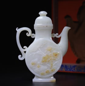 A piece of Hetian jade mandarin duck playing in the water wine jug