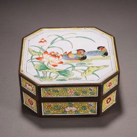 A piece of Qing Dynasty bronze tire painting enamel mandarin duck water cover box