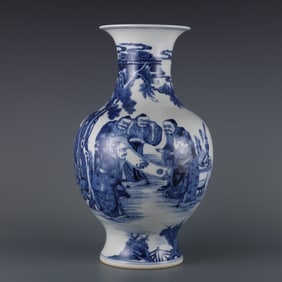 A blue and white five-old figure Arhat bottle made in the Qianlong year of the Qing Dynasty