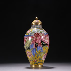 A Qing Dynasty bronze tire gilt painting enamel lid