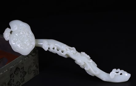 A piece of Qing Dynasty Hetian jade Ruyi