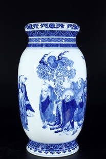 A Qing Dynasty Qianlong blue and white figure eighteen Arhat pattern lantern bottle: Qing Dynasty Qianlong blue and white figures eighteen Arhat pattern lantern bottles Size:L:41.5cm D:22cm D:17.8cm (The Dimensions Of All Batches Are Manually Measured.If You Need More Detailed Informa