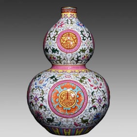 A pastel Fushou floral pattern gourd bottle made in the Qianlong year of the Qing Dynasty