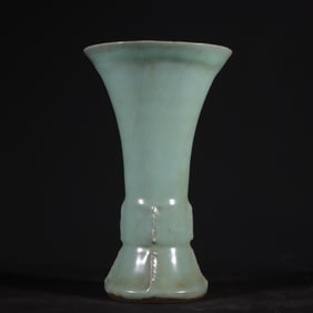 A piece of official kiln pink and blue glazed flower goblet from the Song Dynasty