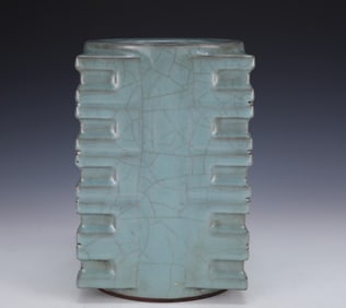 A Song Dynasty official kiln square cong bottle