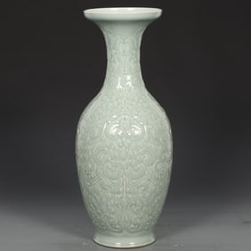 A bean green glaze embossed flower entwined lotus pattern plate bottle made in the Qianlong year of