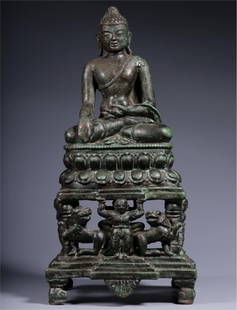 A bronze seated statue of the Buddha from the Qing Dynasty: A bronze seated statue of the Buddha from the Qing Dynasty Size: H:24cm L:12cm W:10.5cm W:2344g (The Dimensions Of All Batches Are Manually Measured.If You Need More Detailed Information, Please Conta