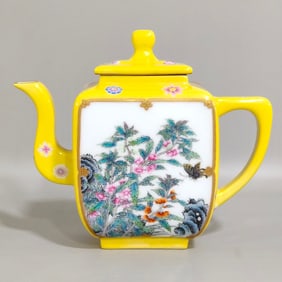 A lemon yellow glazed ball flower flower window flower bird teapot made in the Qianlong year of the