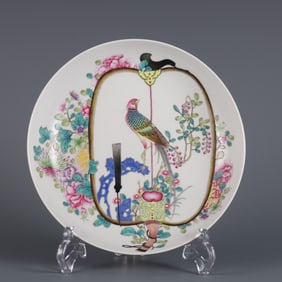 A piece of the Qing Dynasty Yongzheng year made pastel flower and bird pattern outside the carmine