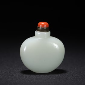 A piece of Hetian jade snuff bottle from the Qing Dynasty