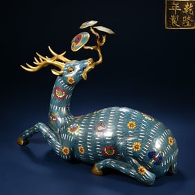 A cloisonné enamel from the Qing Dynasty Ruilu presents treasures