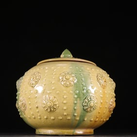 A piece of green glazed milk nail plastic jar from the Sui Dynasty