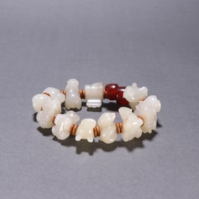 A Hetian jade "bear" bracelet from the Qing Dynasty