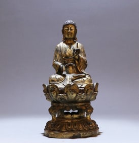 A bronze gilt Buddha statue of the Liao Dynasty in the Northern Wei Dynasty