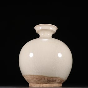 A white porcelain jar from the Sui Dynasty