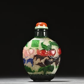 A Qianlong year nesting bat shou peach snuff bottle