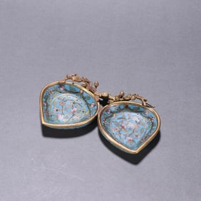 A piece of bronze gilt enamel peach pen wash from the Qing Dynasty