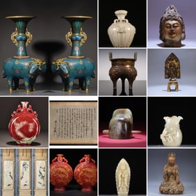 A blue glazed carved mallet vase made in the Kangxi year of the Qing Dynasty