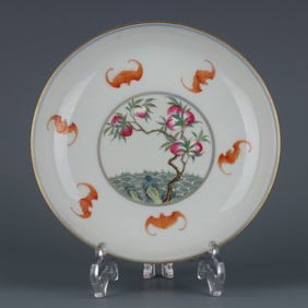 A piece of Qing Yongzheng period pastel depiction of gold Fushan Shouhai appreciation plate