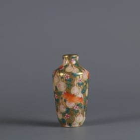 A piece of a Qing Dynasty Qianlong year made gold pastel Fulu pattern snuff bottle