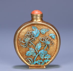 A Qing Dynasty coral hat silver gilt dotted aster snuff bottle