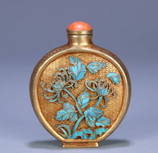 A Qing Dynasty coral hat silver gilt dotted aster snuff bottle: Qing Dynasty coral hat silver gilt dot aster flower snuff bottle Size: 7.3x5.9x2.8cm W:67.6g (The Dimensions Of All Batches Are Manually Measured.If You Need More Detailed Information, Please Contact
