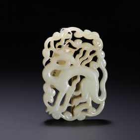 An old Hetian jade dragon pattern pendant