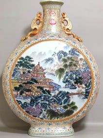 A large flat bottle of Gu Yuexuan open window landscape attic made in the Qianlong year of the Qing