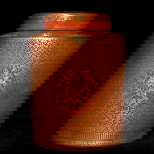 A coral red painted gold floral pattern tea caddy made in the Qianlong year of the Qing Dynasty: The coral red painted gold floral pattern tea caddy made in the Qianlong year of the Qing Dynasty Size: H:14cm D:10.5cm (The Dimensions Of All Batches Are Manually Measured.If You Need More Detailed I