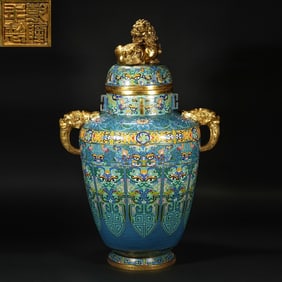 A cloisonné enamel jar from the Qing Dynasty double dragon ear lion top jar