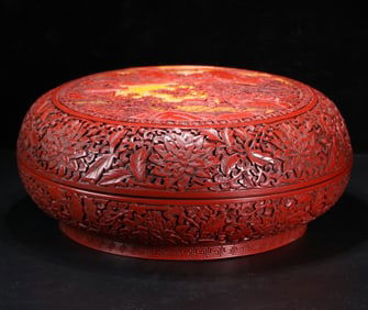 A piece of the Qing Dynasty Qianlong year of the red lacquer carved "character story" cover box