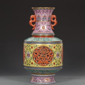 A piece of the Qianlong year of the Qing Dynasty foreign color depiction gold hollow time to the