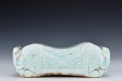 A piece of the Song Dynasty Hutian kiln carved flower vein pillow