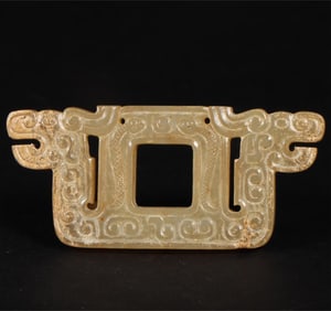 A piece of high ancient jade double dragon pendant