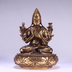 A bronze gilt statue of Tsongkhapa from the Qing Dynasty