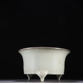 A piece of Ru kiln gold-clad incense burner
