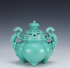 A piece of turquoise green glazed double dragon hollow sea dress smoker made in the Qianlong year of