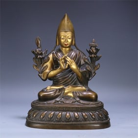 A bronze gilt statue of Tsongkhapa of the six-grade Buddha floor made in the Qianlong year of the