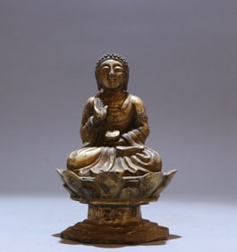 A bronze gilt Buddha statue of the Liao Dynasty in the Northern Wei Dynasty