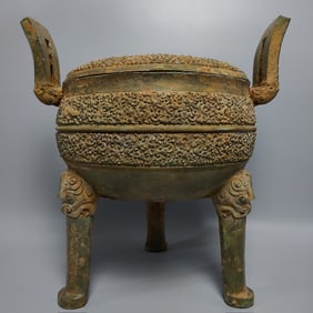 A Warring States bronze three-legged cover