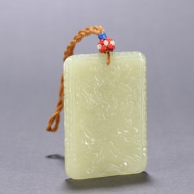 A piece of Qing Dynasty Hetian topaz dragon pattern wear