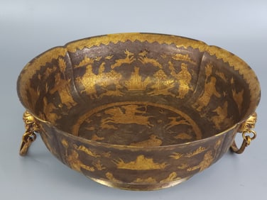 A Qing Dynasty gilt flower hunting pot
