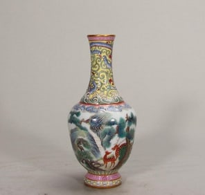 A small vial of the Qianlong year of the Qing Dynasty made with the spring of the deer and crane